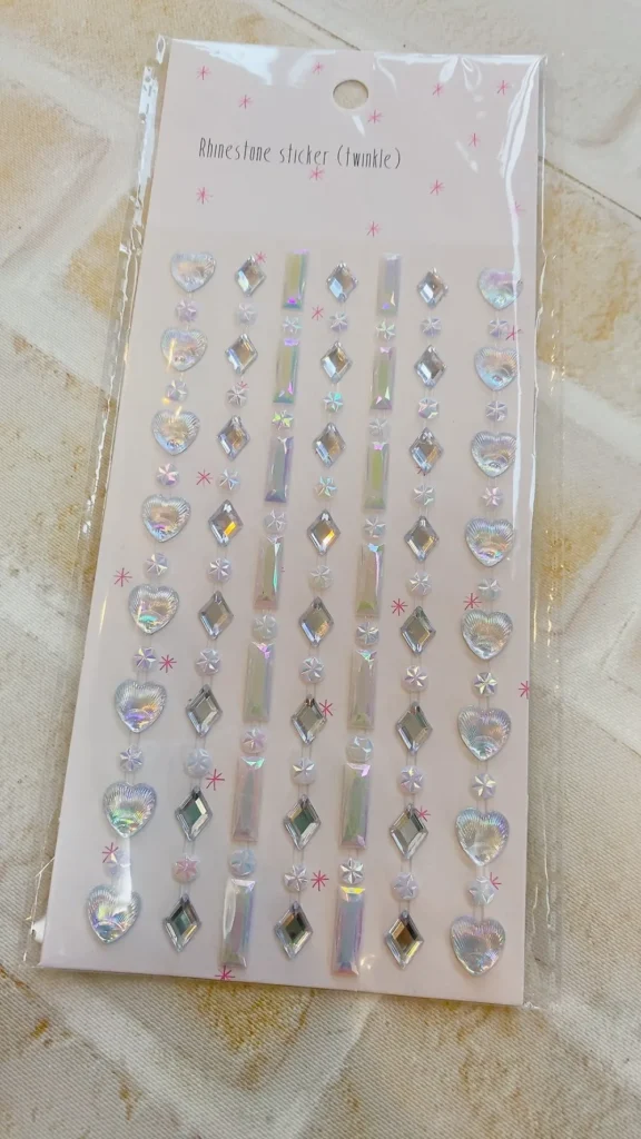 顔に貼るシールはどこに売ってる？