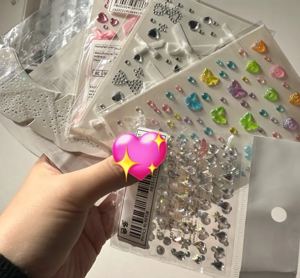 【100均】セリアで顔に貼るシールは買える？