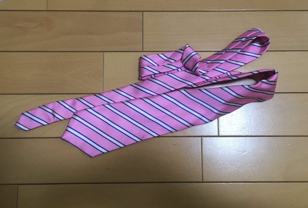 ネクタイはどこで買える100均