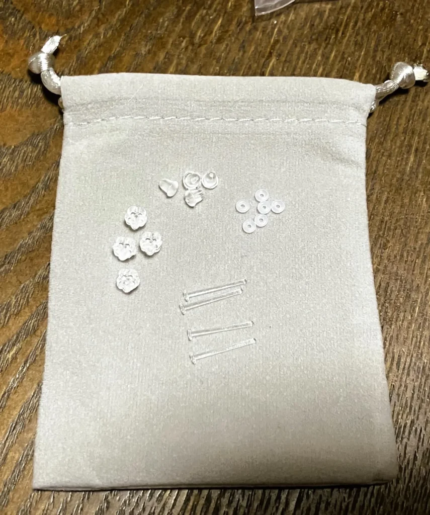 透明ピアスとは?基本知識